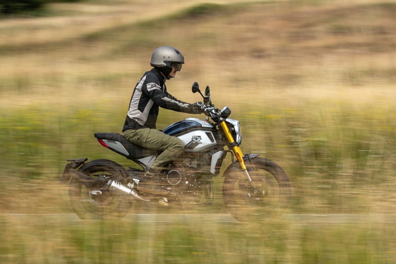 Benelli Leoncino 800 VS CFMOTO 700CL-X Heritage: prova a prendermi!